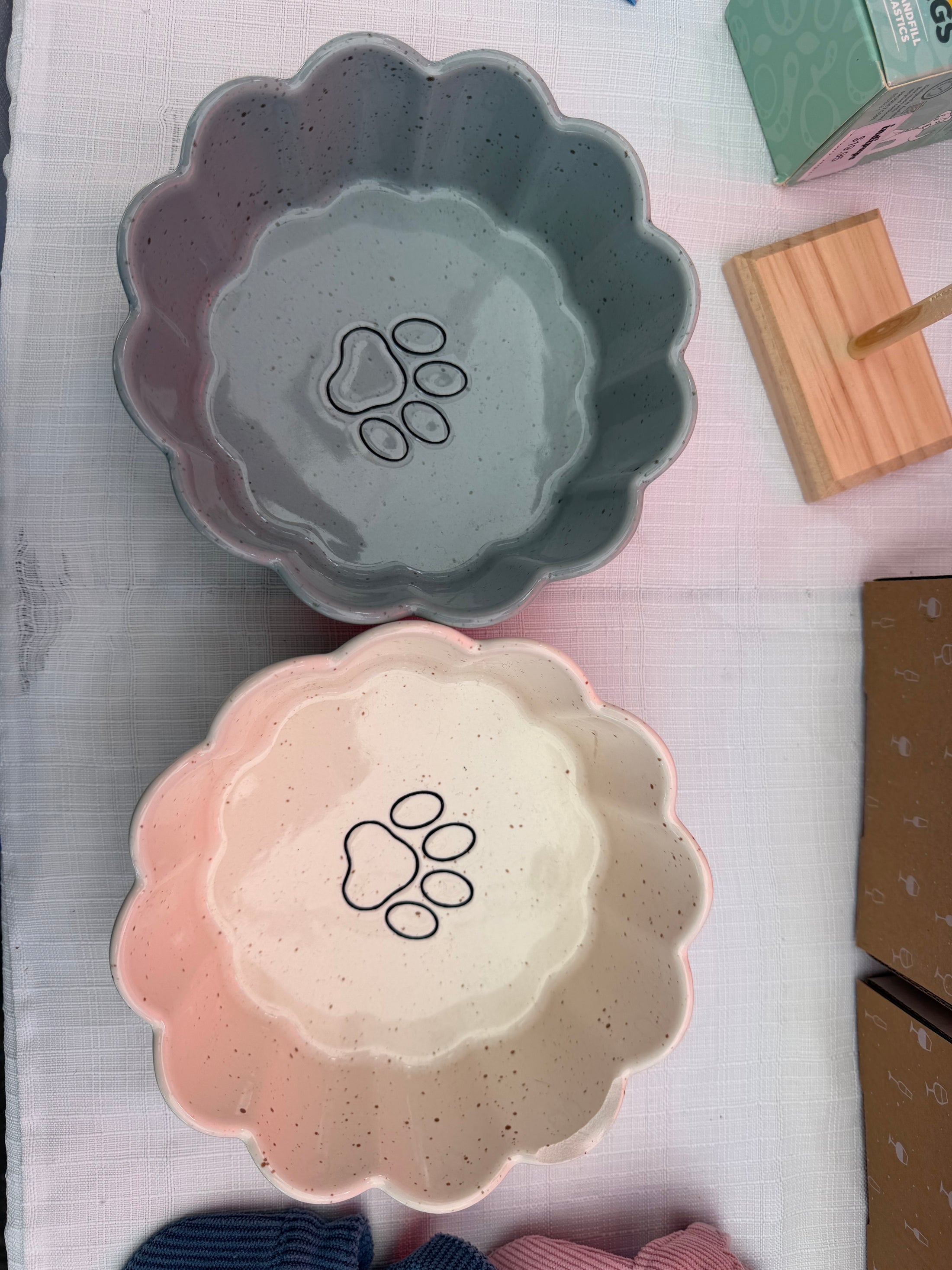Ceramic Ribbed Dog Bowl