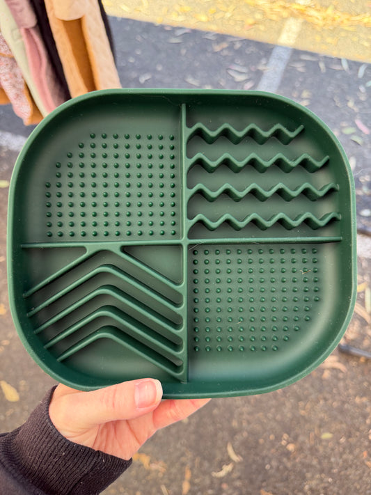 Square style slow feeder bowl