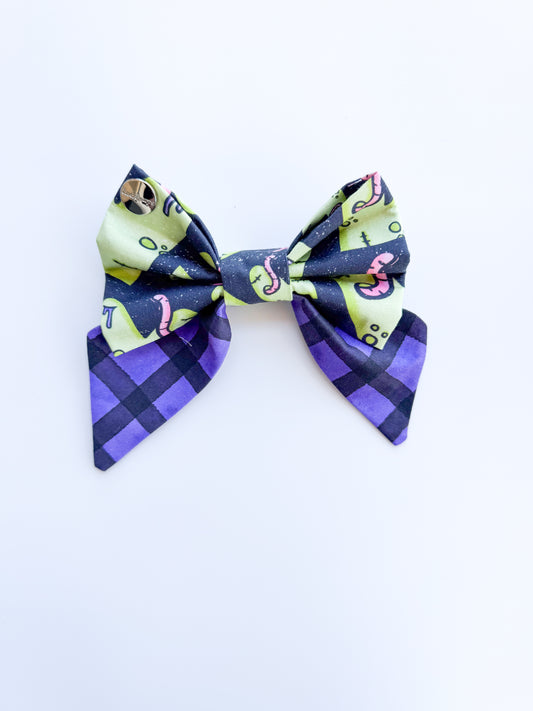 Worm Hearts Sailor Bow