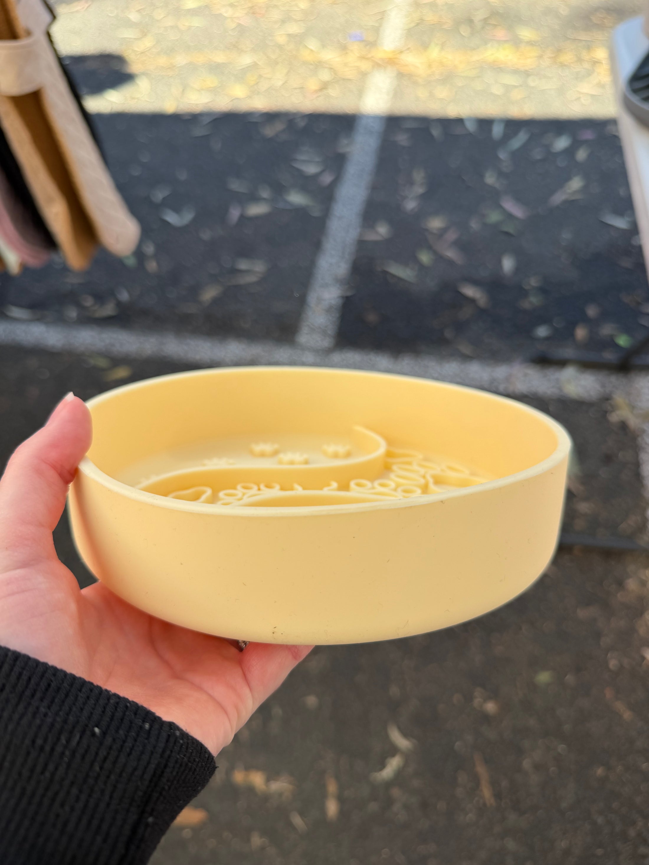 Yellow slow feeder